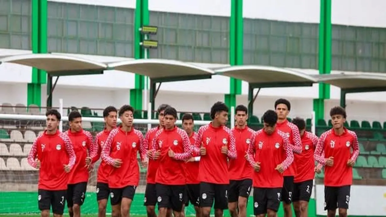 منتخب الناشئين يجري تدريبه تحت الأمطار استعدادا لمواجهة ليبيا